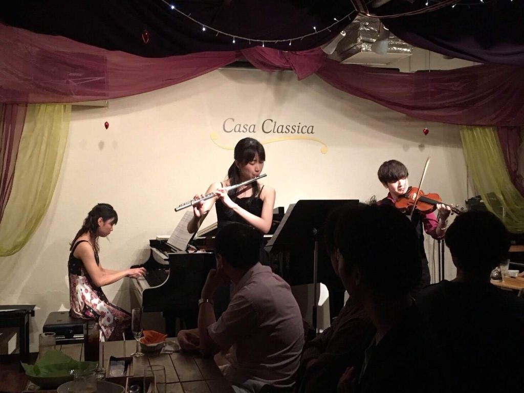 トリオ演奏中